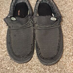 Hey Dude Youth size 6